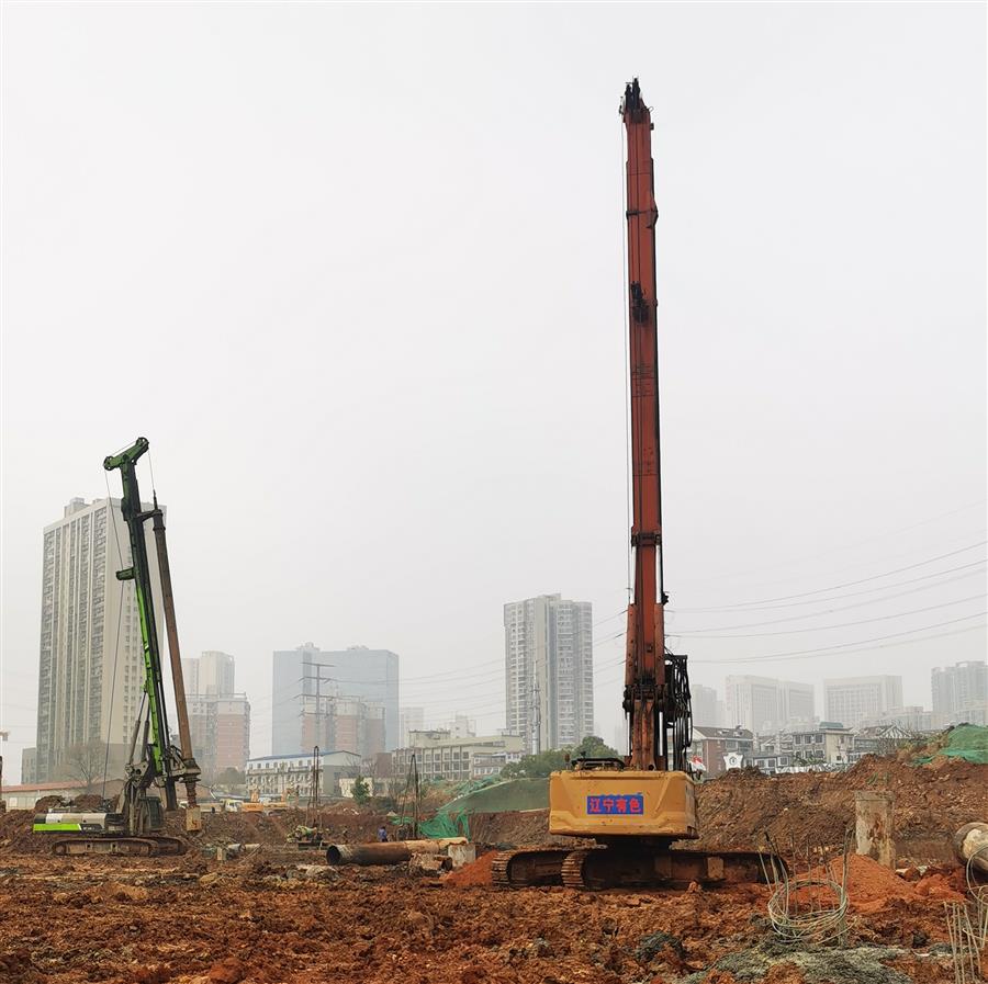 900×897