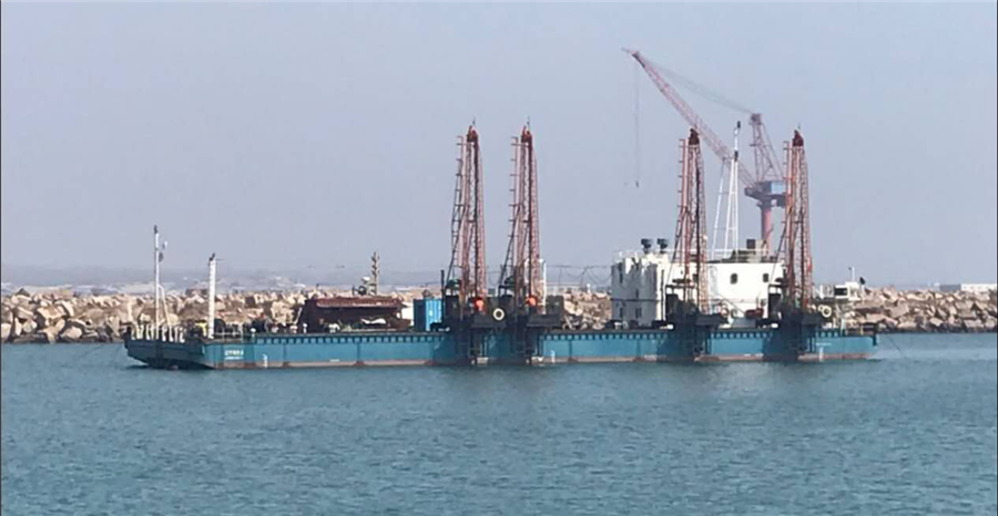 900×466
