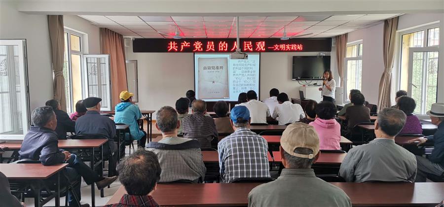900×421
